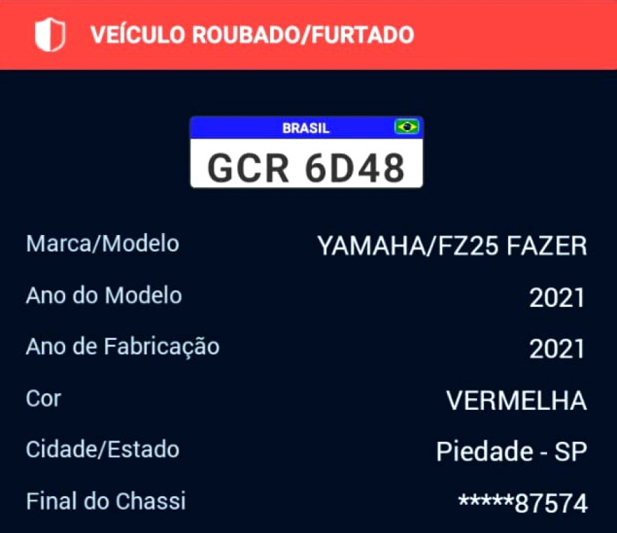 Quatro marmanjos usam faca para assaltar casal e roubar moto